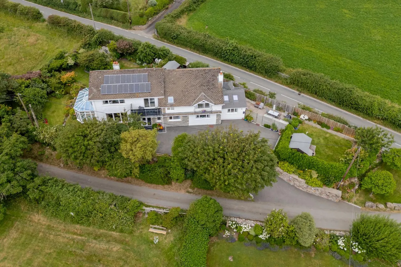 An exceptional 7-Bedroom home with flexible living and stunning Rhossili location, photo 50