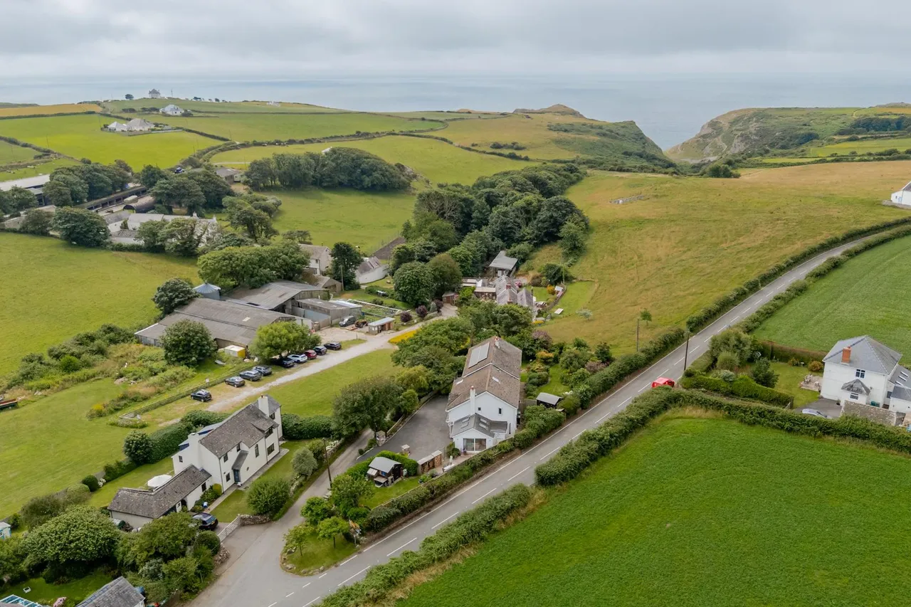 An exceptional 7-Bedroom home with flexible living and stunning Rhossili location, photo 52