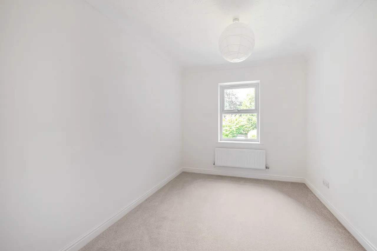 Hale Place, Farnham, GU9, photo 15
