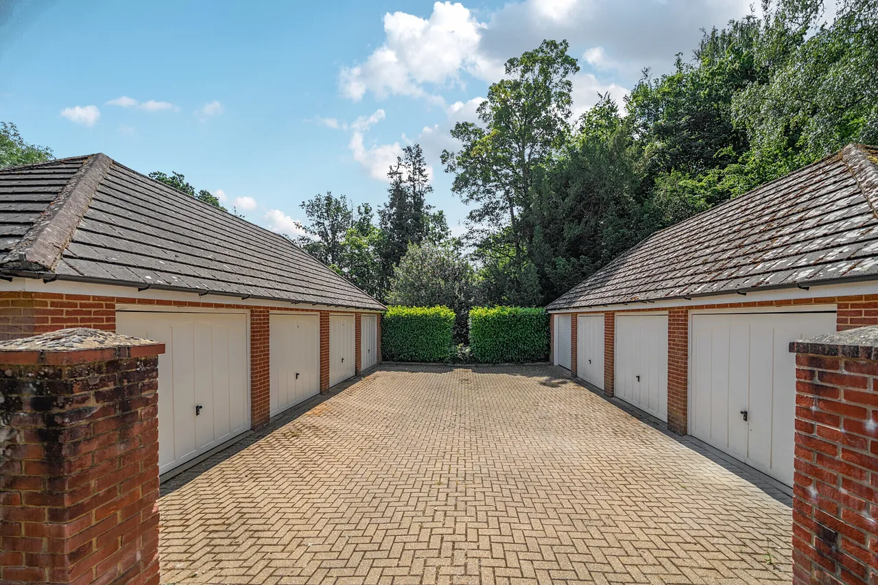 Hale Place, Farnham, GU9, photo 8