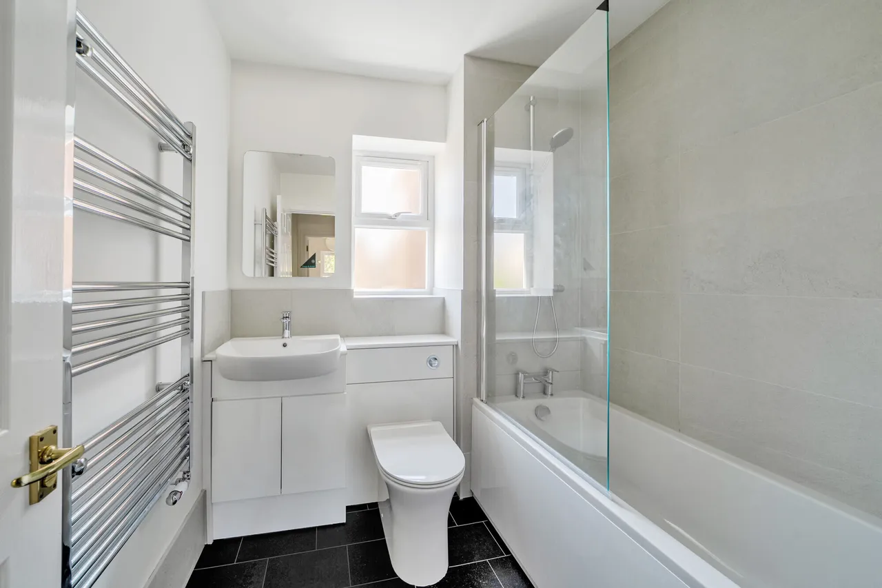Hale Place, Farnham, GU9, photo 11