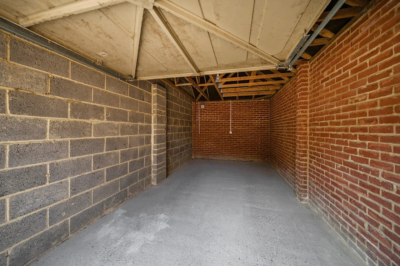 Hale Place, Farnham, GU9, photo 14