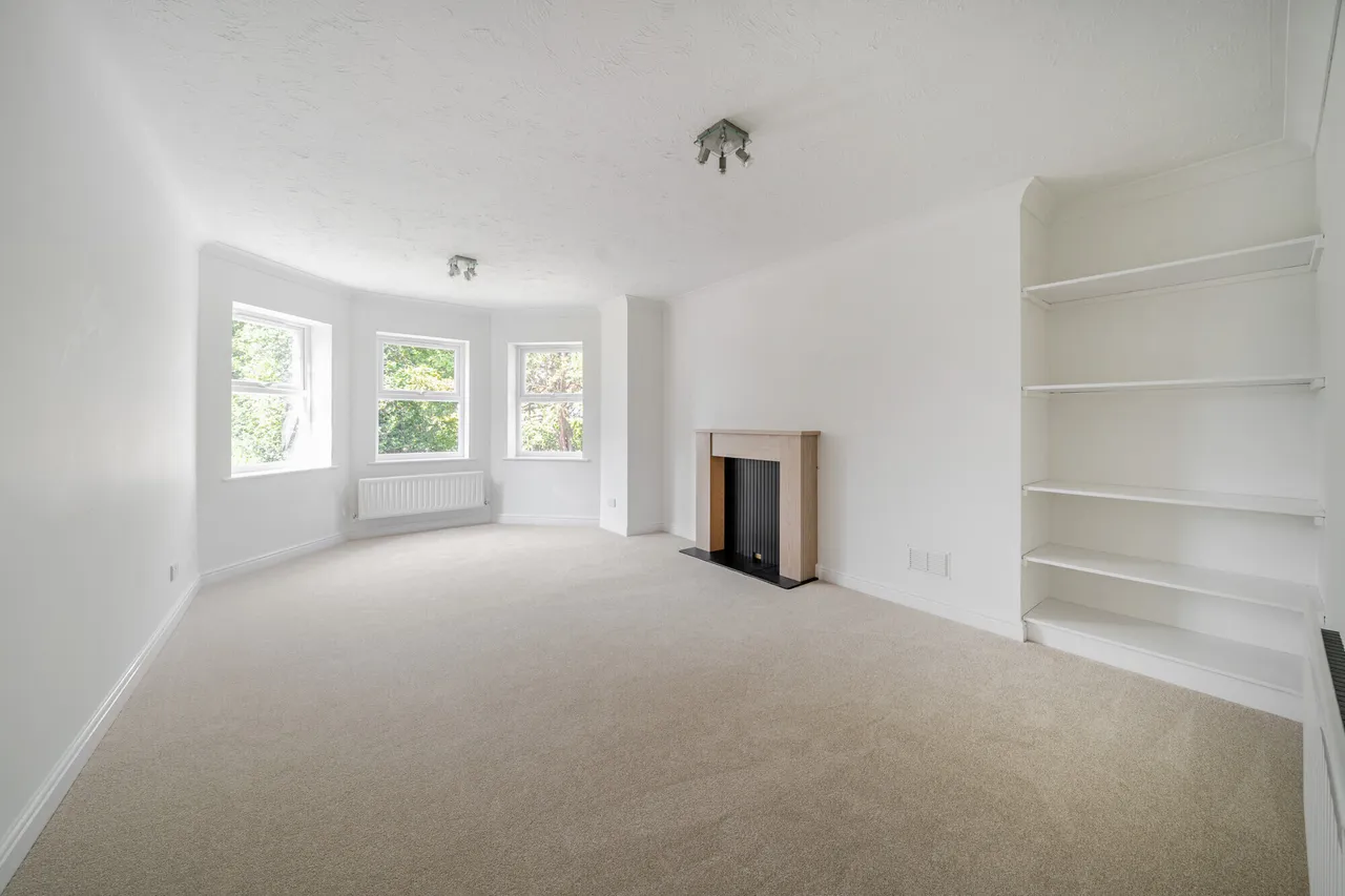 Hale Place, Farnham, GU9, photo 2