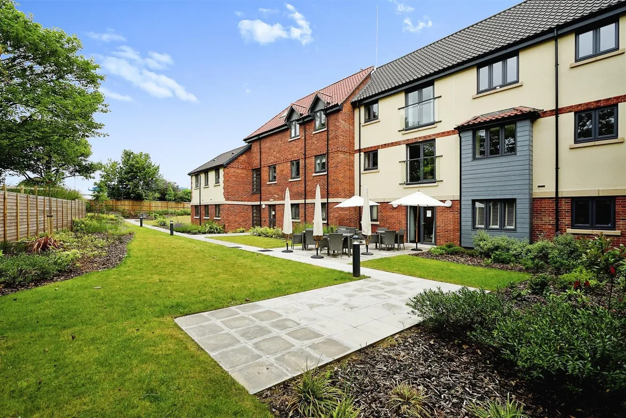 2 bed flat for sale, Upper Staithe Road, Stalham, NR12