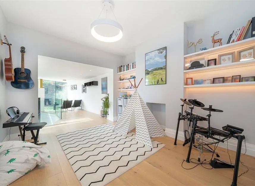 Kingston Lane, Teddington, TW11, photo 4