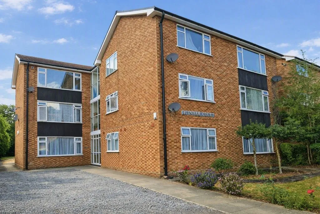 2 bed flat to rent, Harrowdene Road, Wembley, HA0
