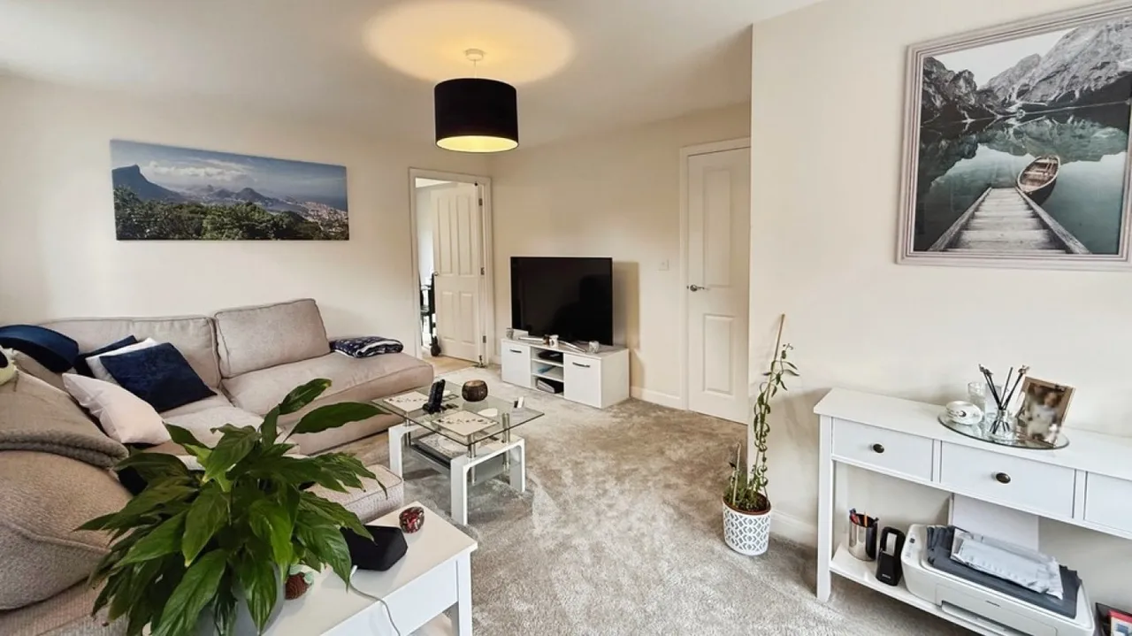 Brouncker Road, Westbury, photo 6