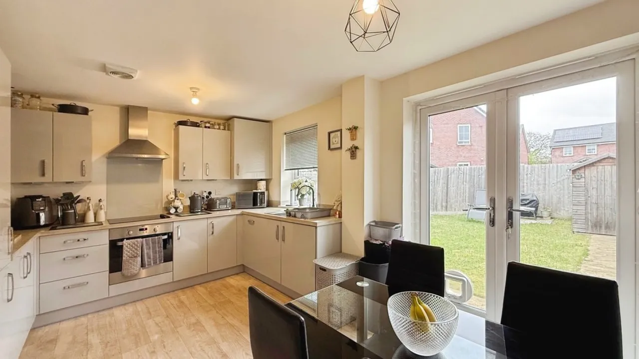 Brouncker Road, Westbury, photo 4