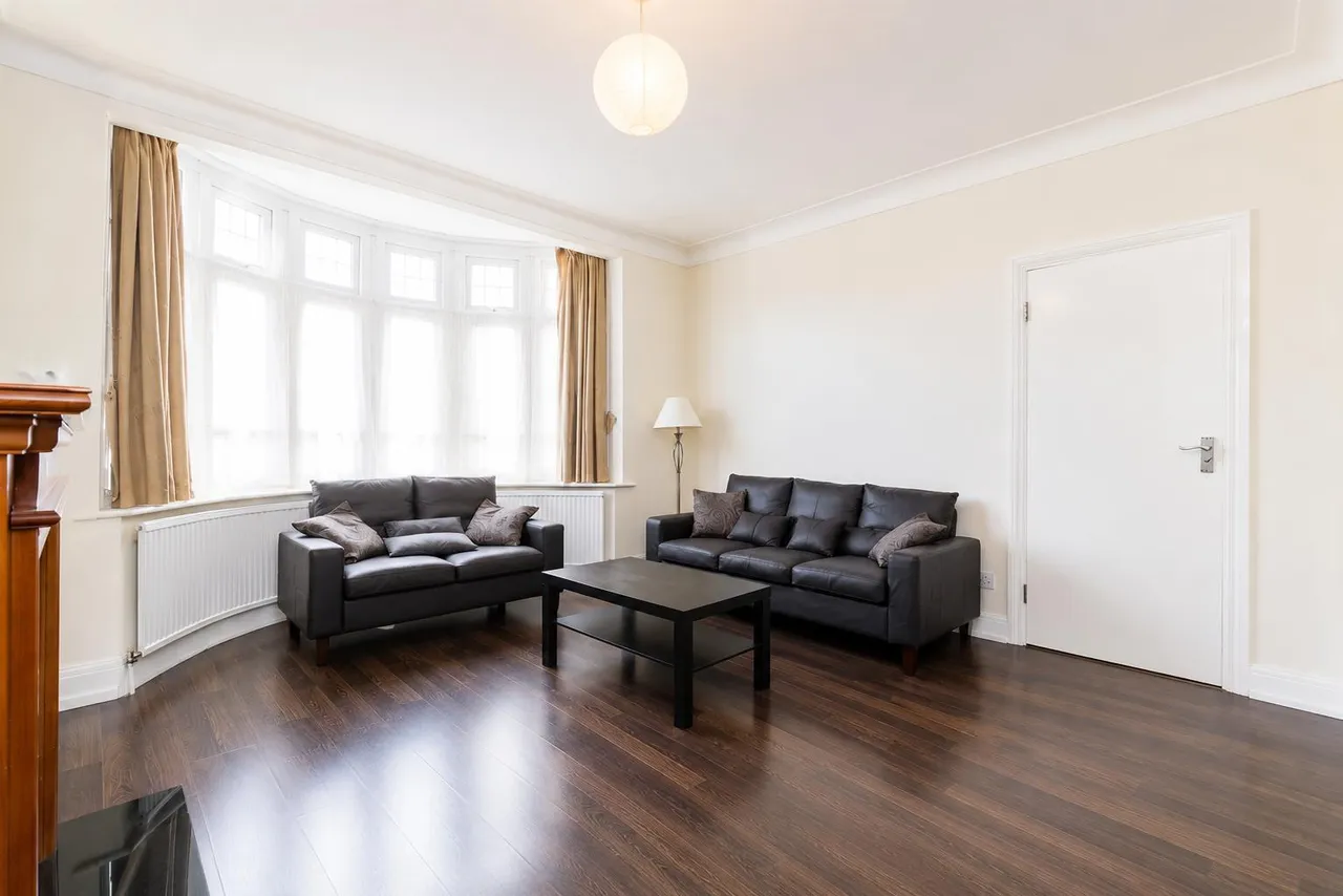 Beccles Drive, Barking, IG11, photo 2