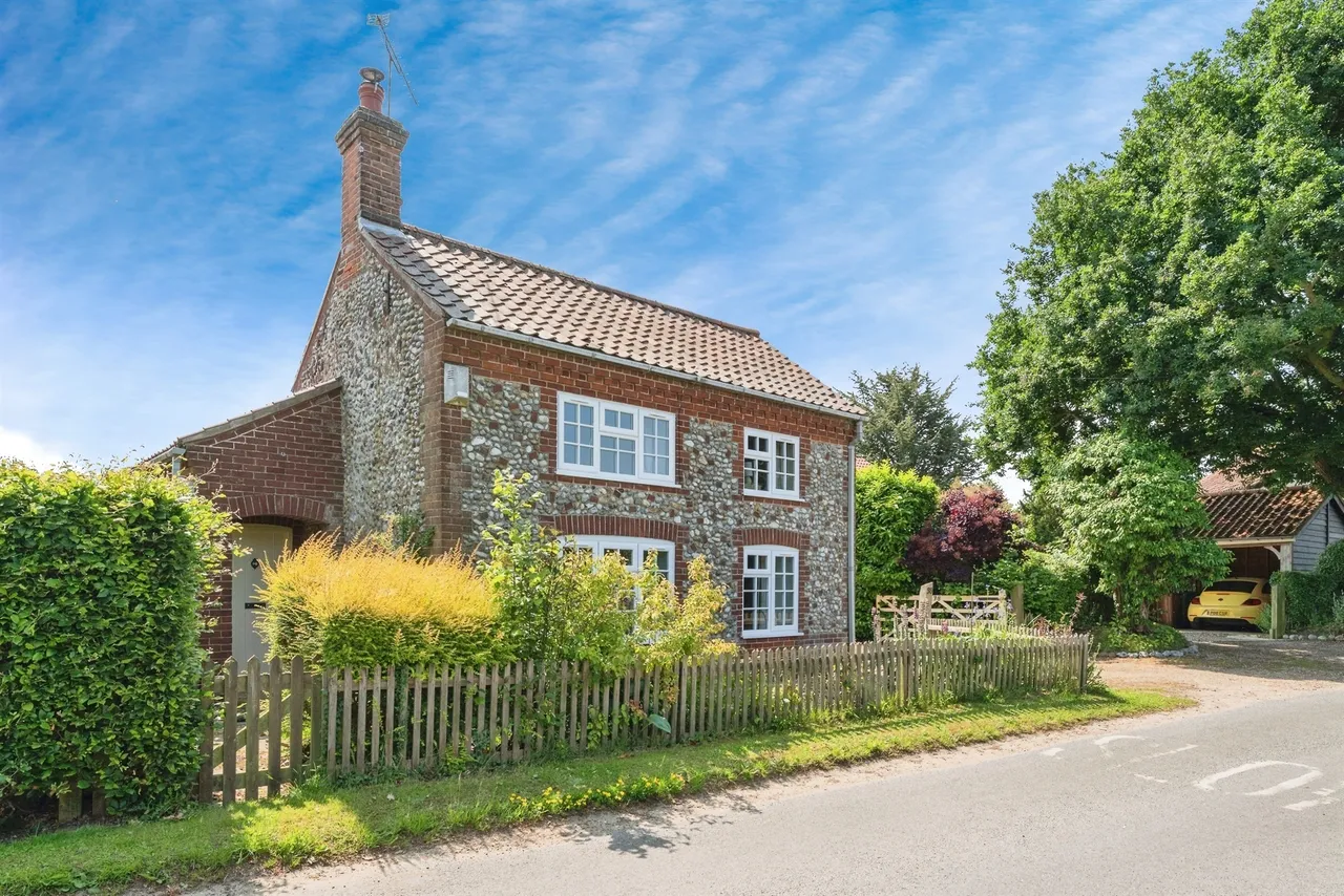 2 bed character property for sale — Edgefield Road, Briston, Melton Constable