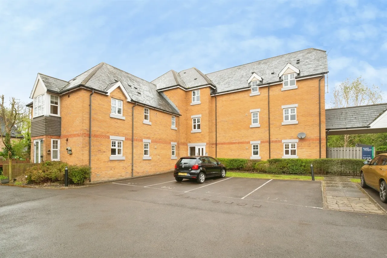 2 bed flat for sale, Heol Tre Forys, Penarth, CF64