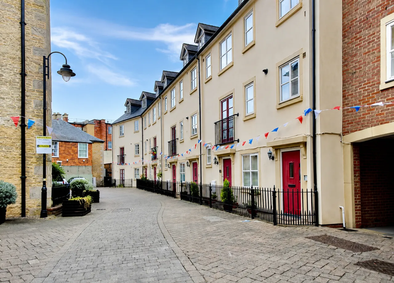 2 bed flat for sale, Chapel Mews, Chippenham, SN15