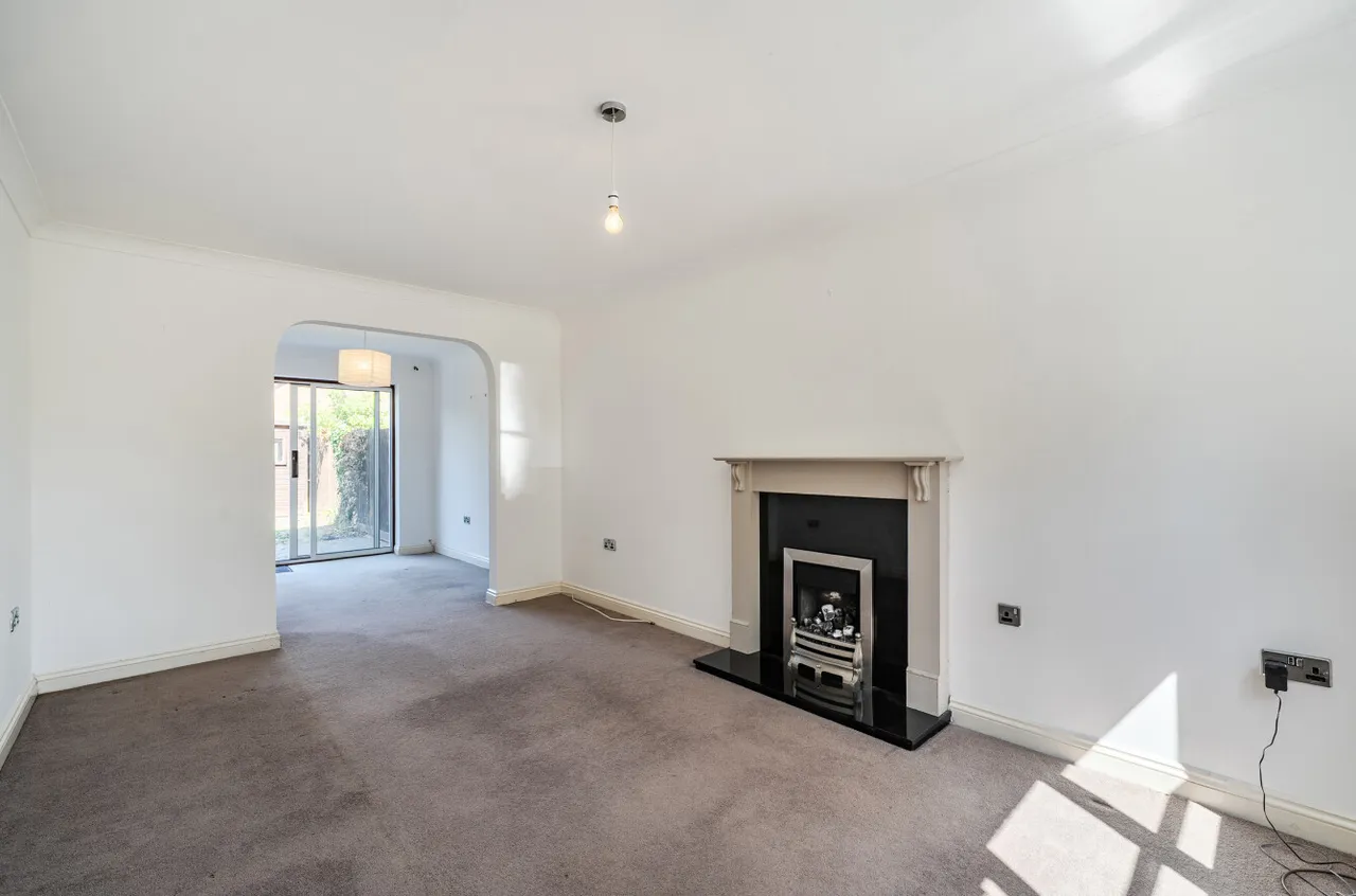 Acer Drive, West End, Woking, Surrey, GU24 9XH, photo 2