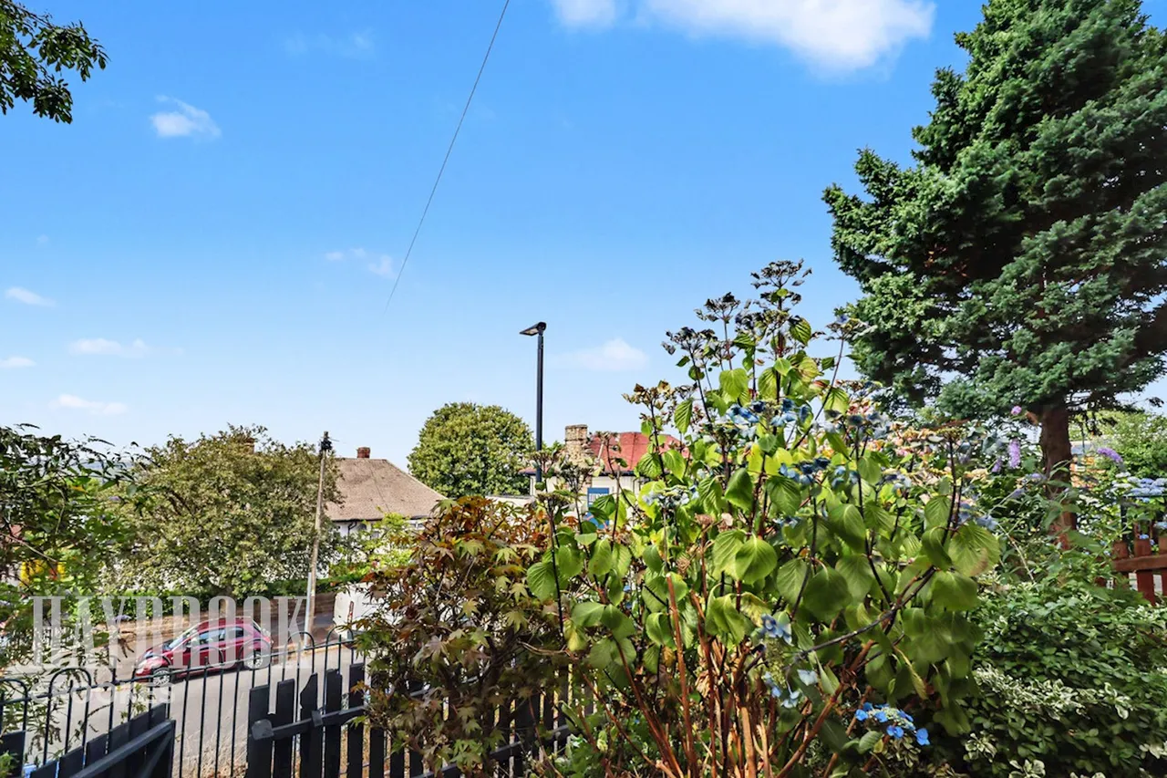 Bole Hill Road, Sheffield, photo 16