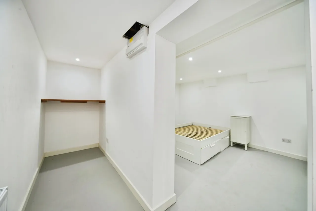 Park Road, LONDON, London, E12, photo 11