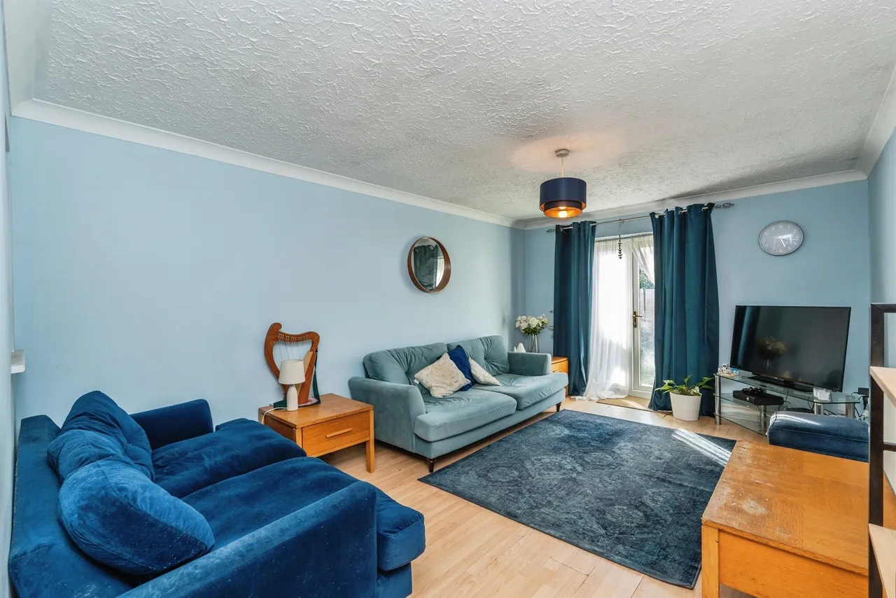 Warwick Road, Totton, SO40, photo 2