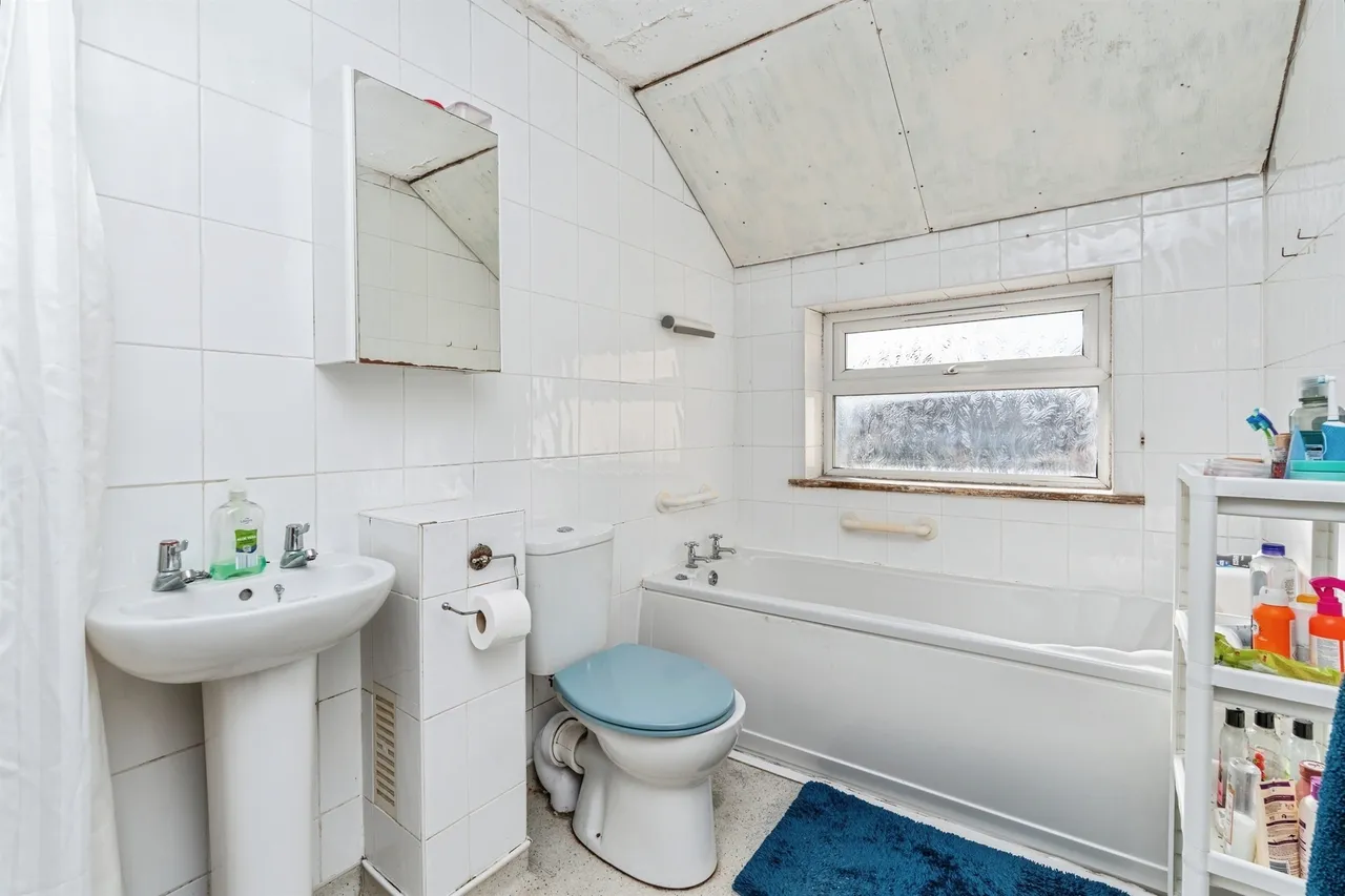 Warwick Road, Totton, SO40, photo 14