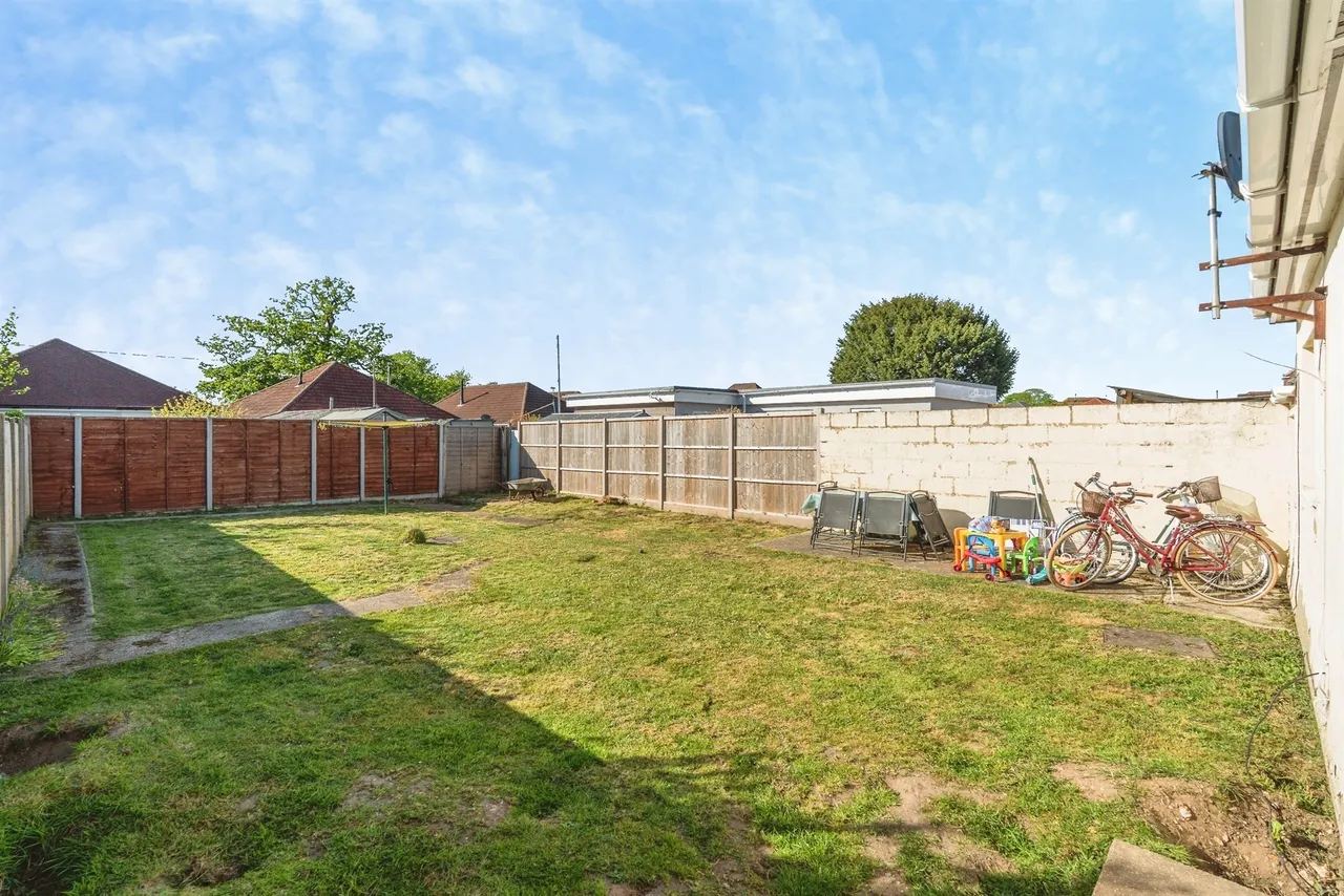 Warwick Road, Totton, SO40, photo 3