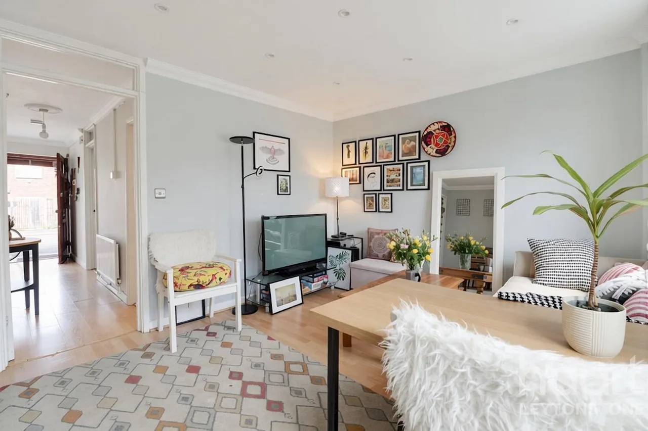 Baird Close, London, E10, photo 2