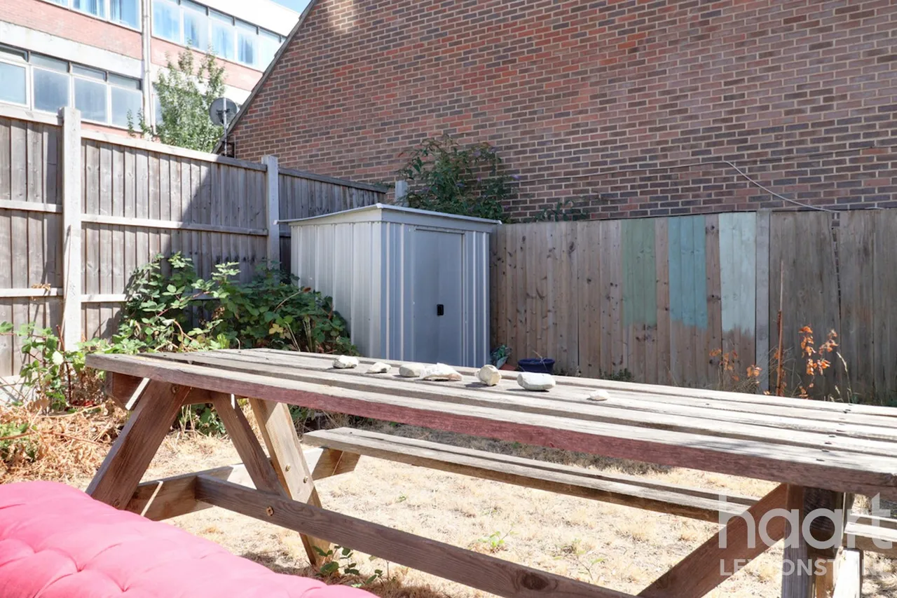 Baird Close, London, E10, photo 20