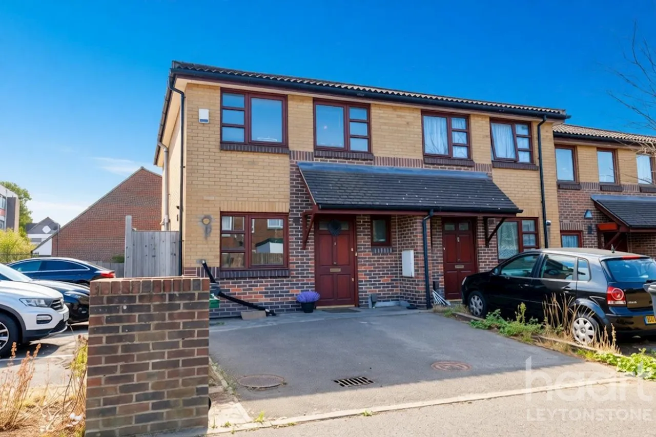 4 bed house for sale, Baird Close, London, E10