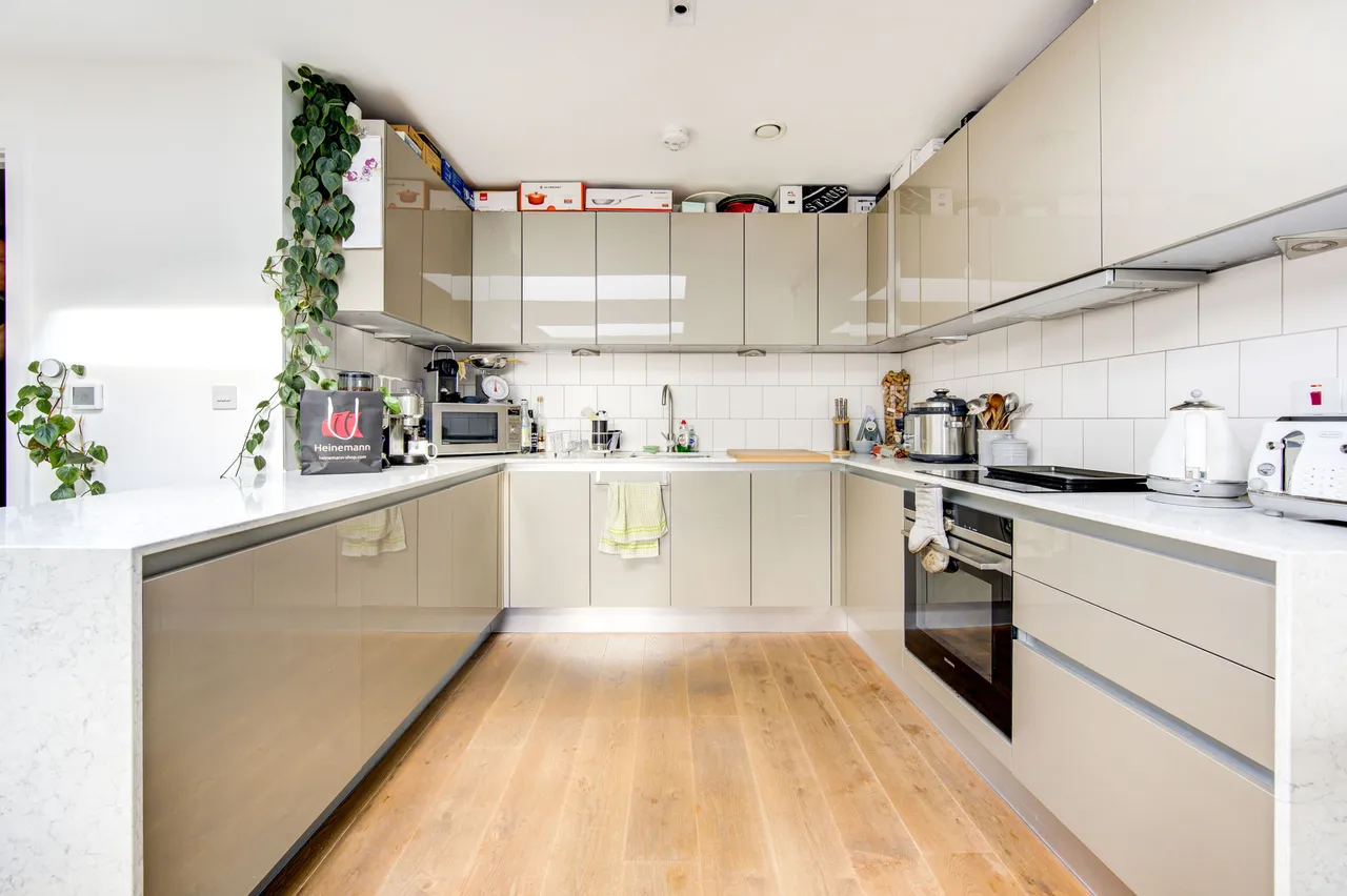 2 bed flat for sale, London, W6