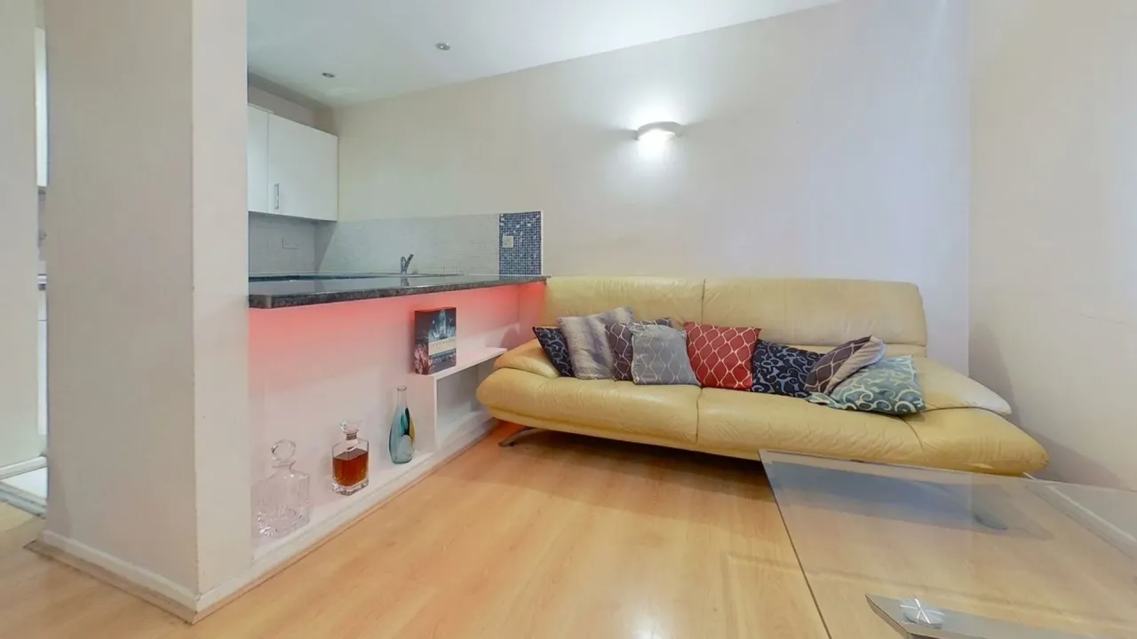1 bed property for sale, Veronica Gardens, London, SW16