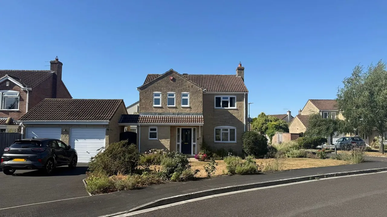 4 bed house for sale, Dean Close, Frome, BA11