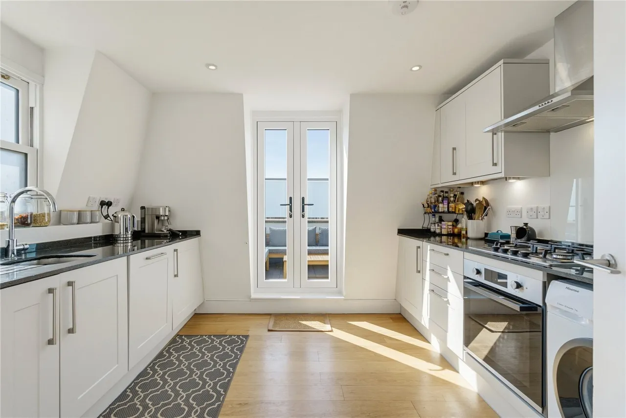 Battersea Rise, London, SW11, photo 3
