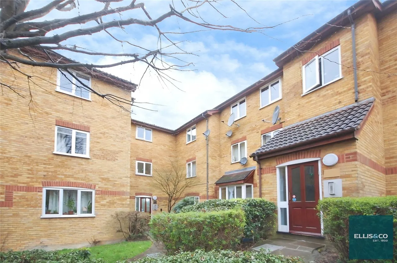 Greenway Close, Friern Barnet, N11, photo 3