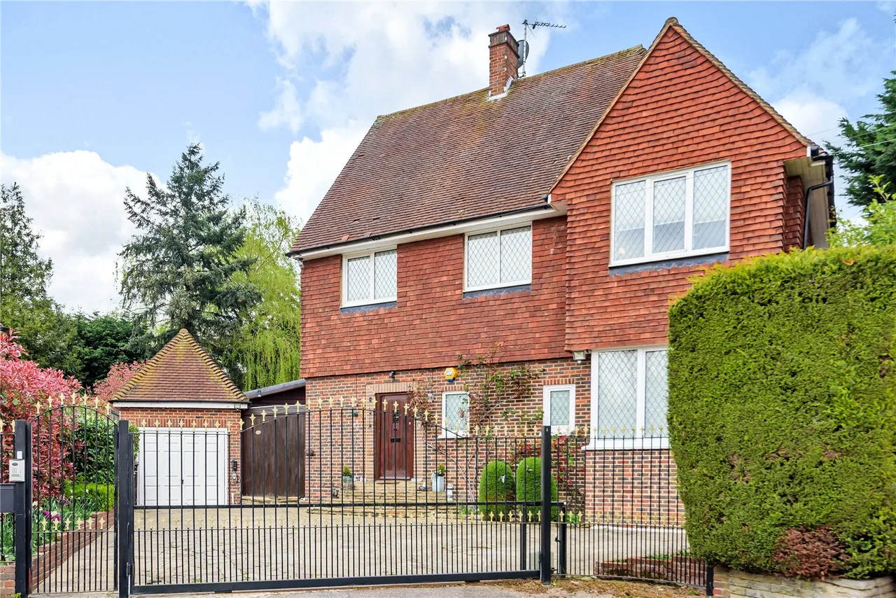 4 bed house for sale — Fairgreen, Hadley Wood, EN4 0QS