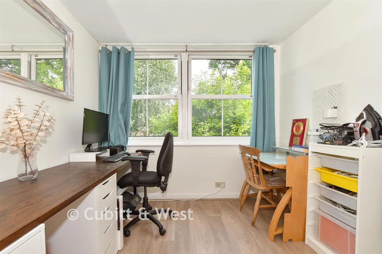 North Parade, Horsham, RH12, photo 11