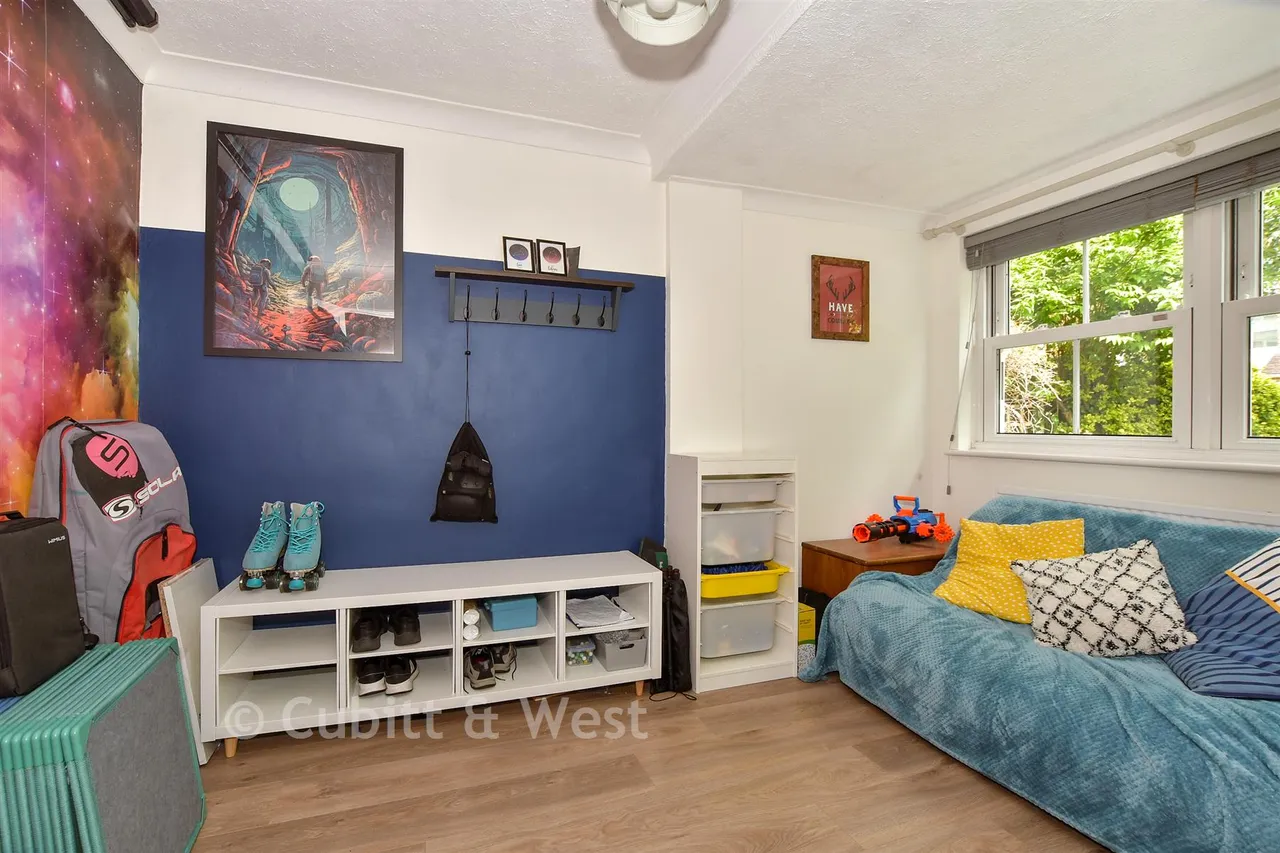 North Parade, Horsham, RH12, photo 7