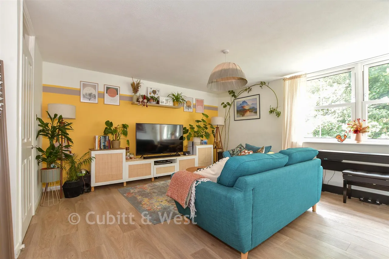 North Parade, Horsham, RH12, photo 9