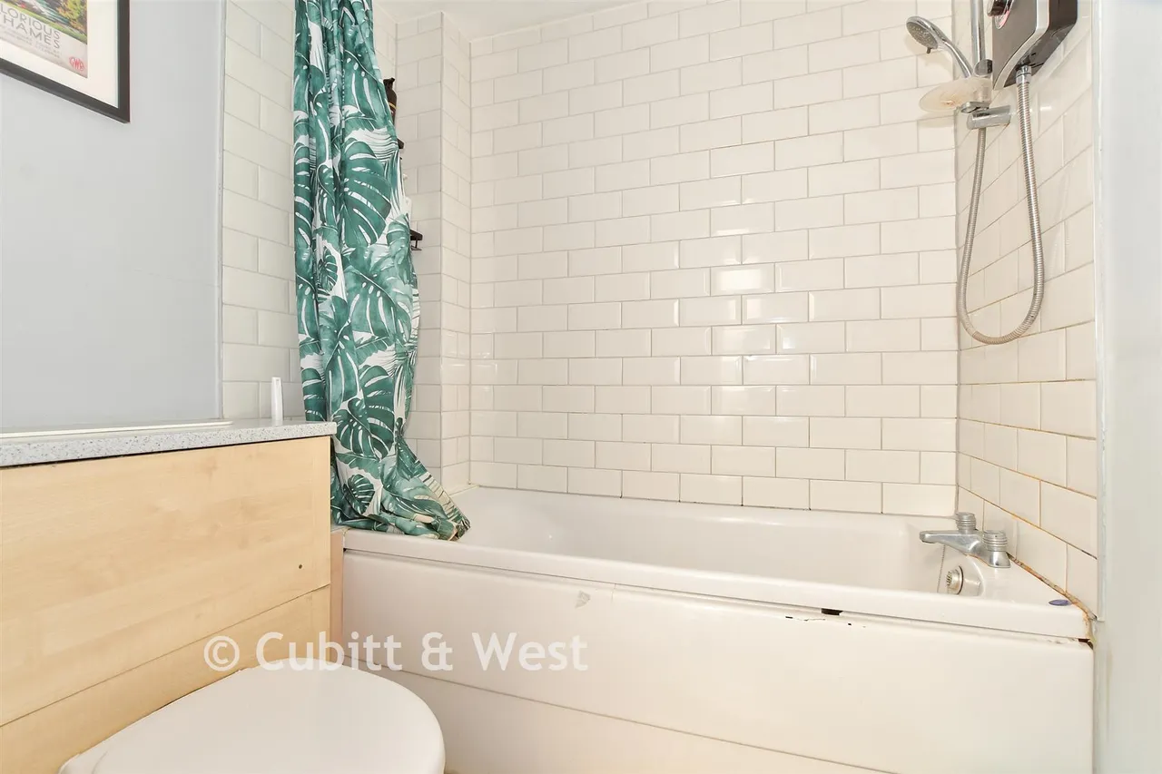 North Parade, Horsham, RH12, photo 14