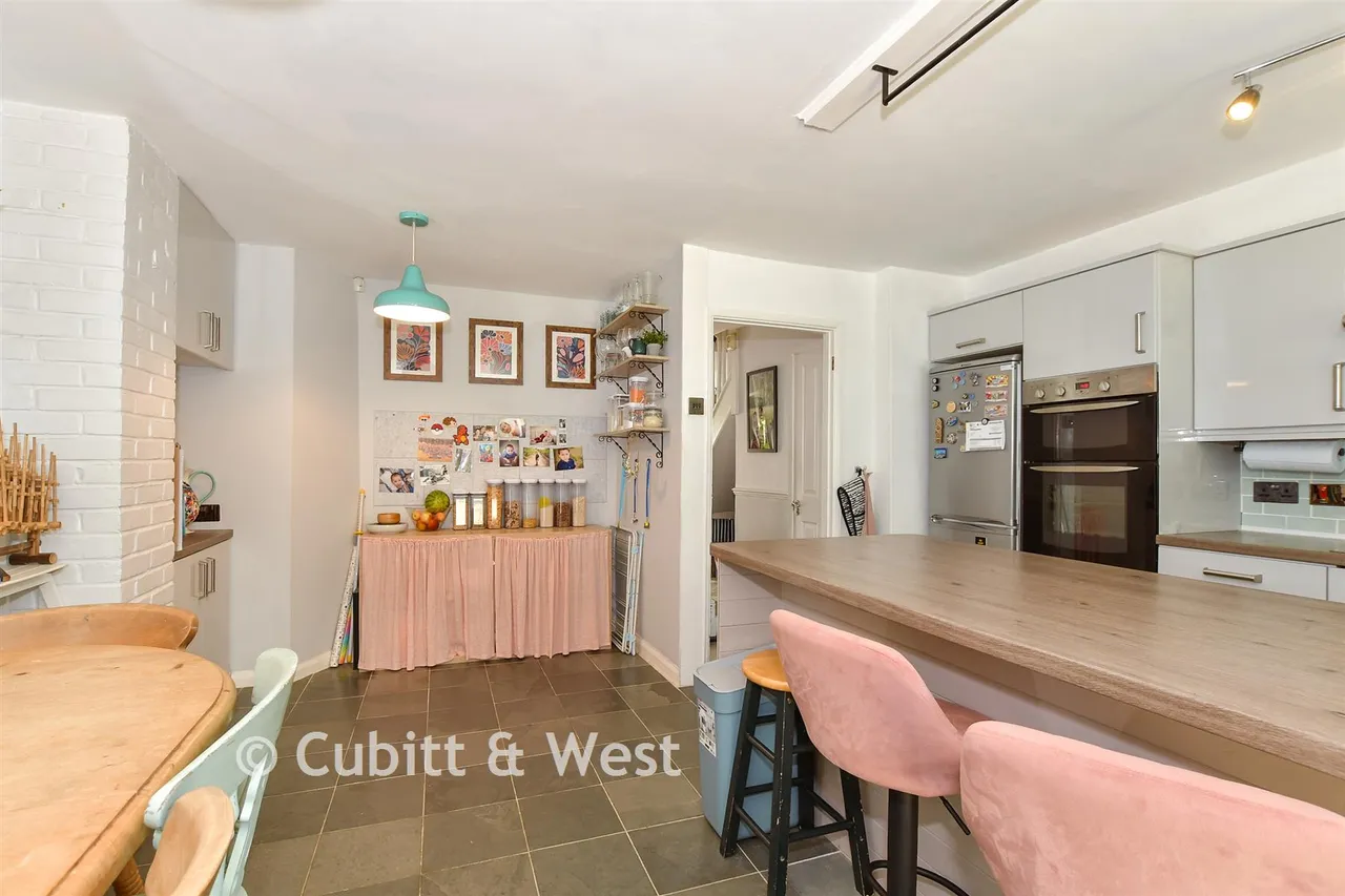 North Parade, Horsham, RH12, photo 4