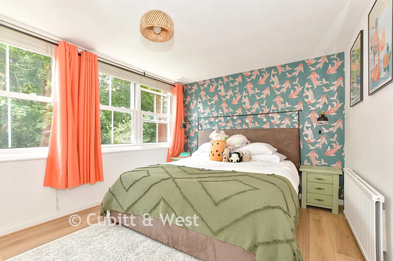 North Parade, Horsham, RH12, photo 12