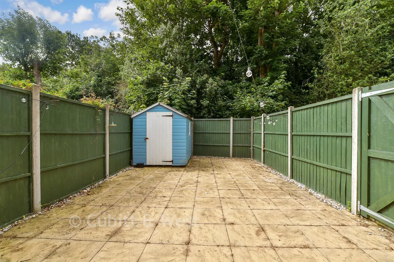 North Parade, Horsham, RH12, photo 2