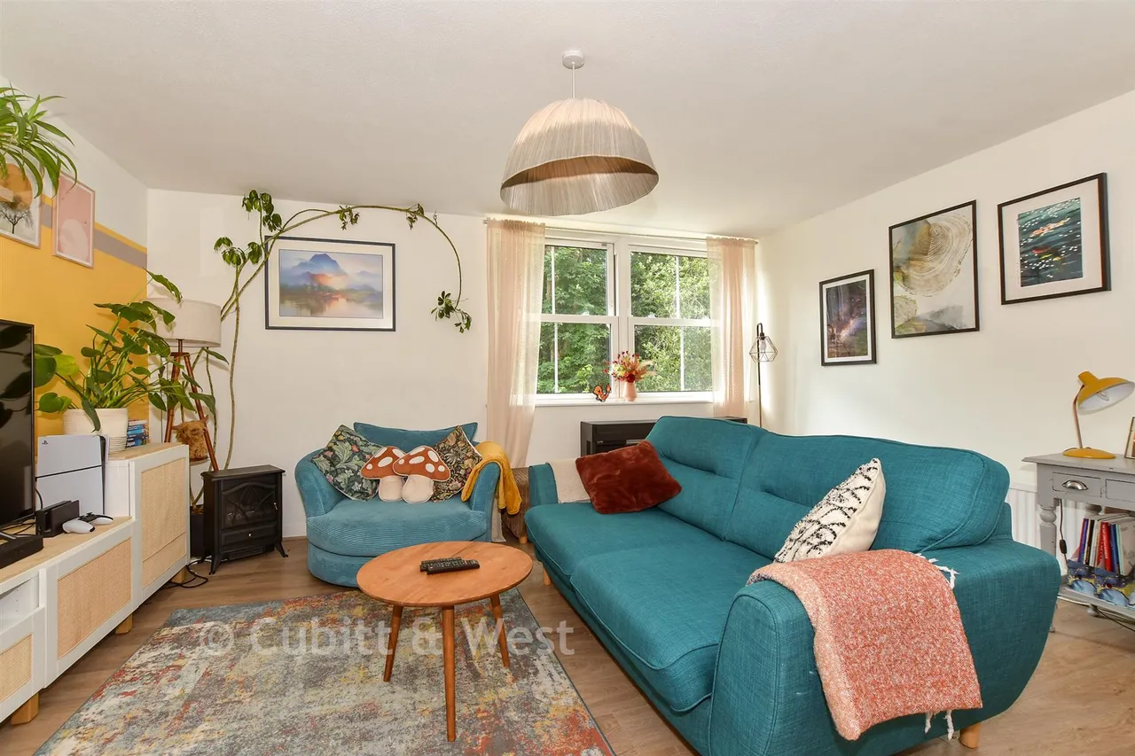 North Parade, Horsham, RH12, photo 10