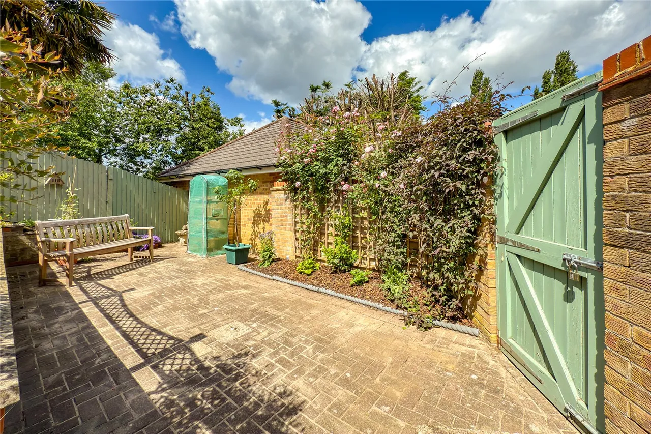 Brightview Close, St. Albans, Hertfordshire, AL2 3NH, photo 17