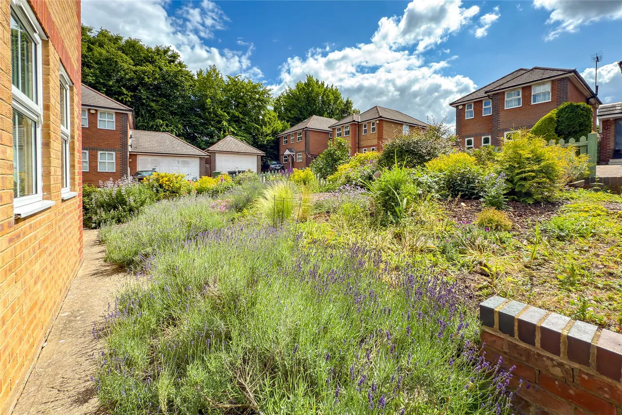 Brightview Close, St. Albans, Hertfordshire, AL2 3NH, photo 16