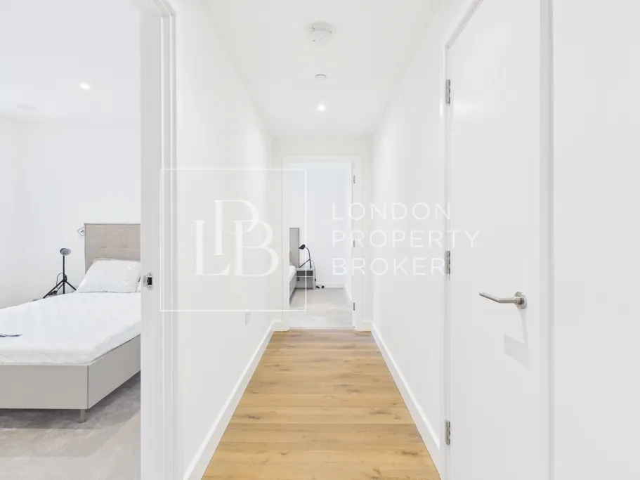 Langham Grove, London, SE28, photo 10
