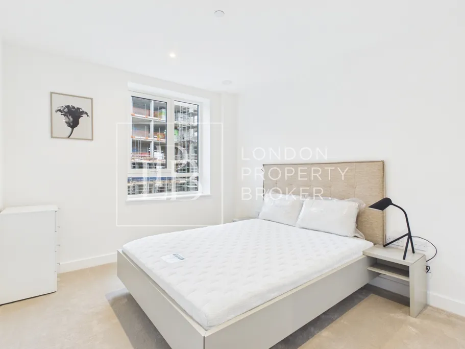 Langham Grove, London, SE28, photo 6