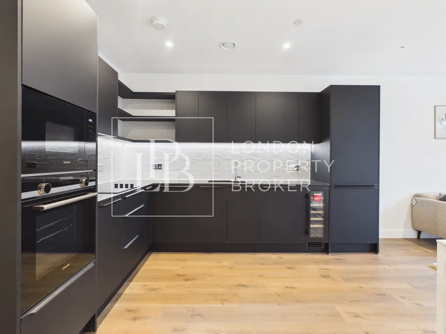 Langham Grove, London, SE28, photo 3