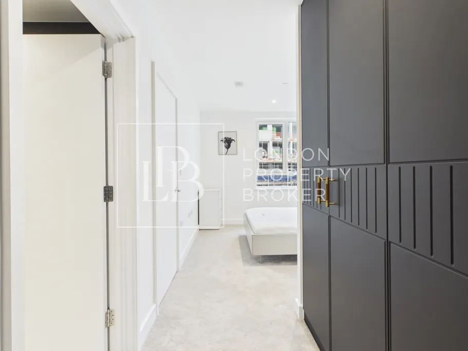 Langham Grove, London, SE28, photo 8