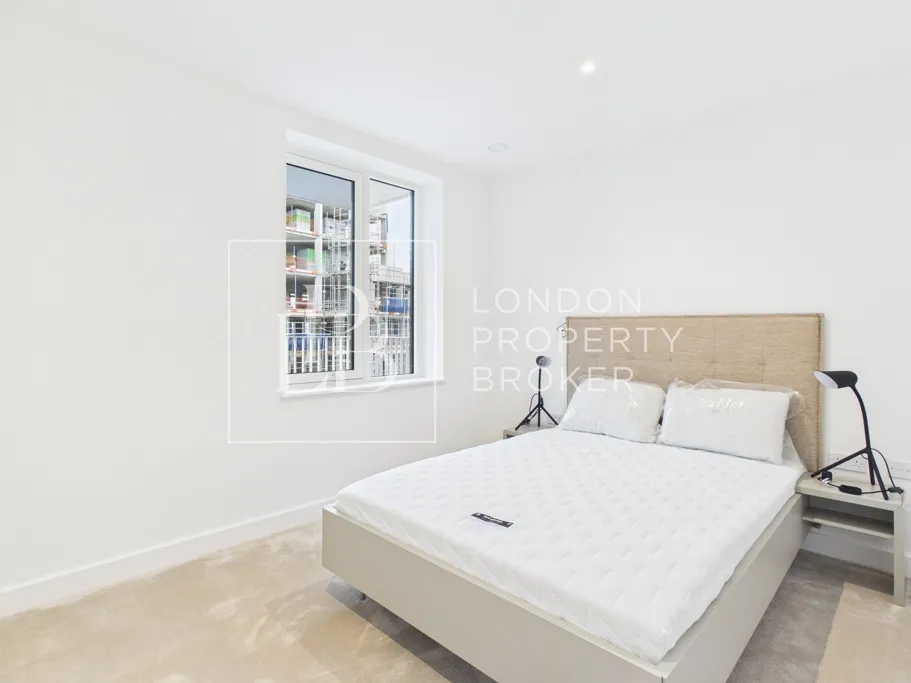Langham Grove, London, SE28, photo 7