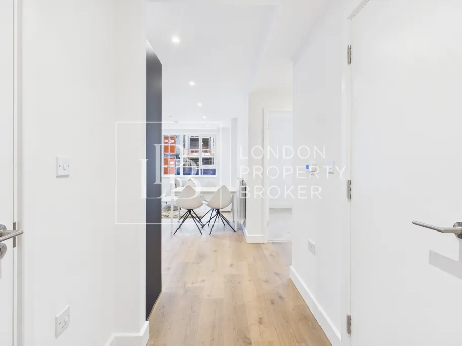 Langham Grove, London, SE28, photo 5