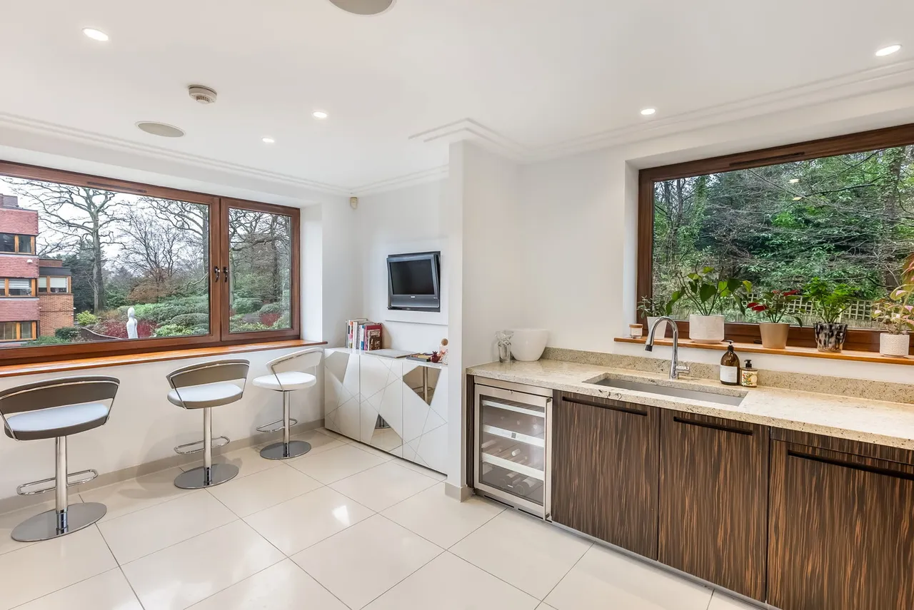 49 The Bishops Avenue, N2, photo 9