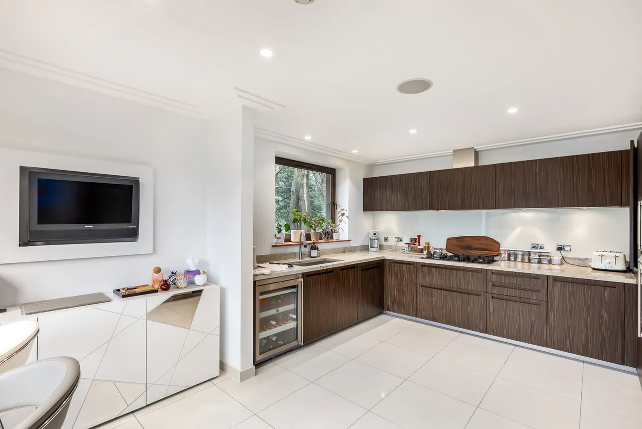49 The Bishops Avenue, N2, photo 11