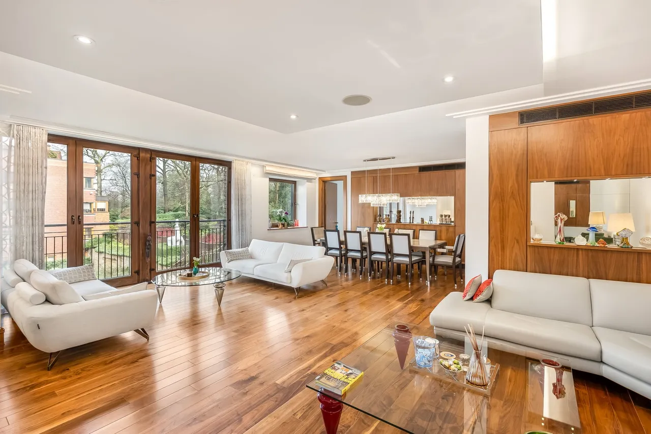 49 The Bishops Avenue, N2, photo 2